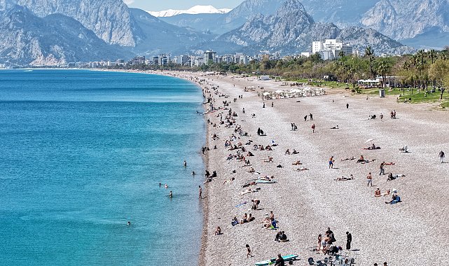 Konyaaltı Sahili'nde yoğunluk