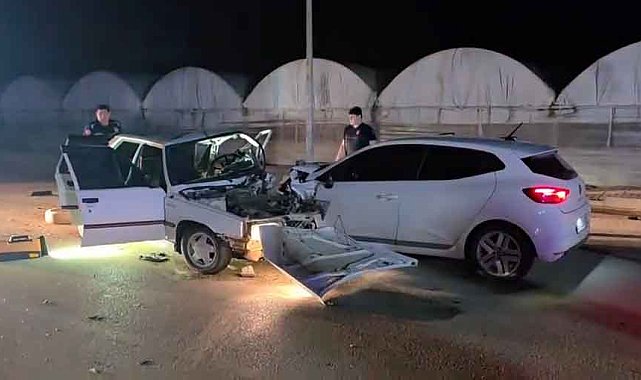 Otomobillerin çarpıştığı ölümlü kaza kamerada