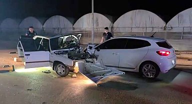 Otomobillerin çarpıştığı ölümlü kaza kamerada