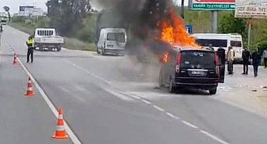 Seyir halindeki hafif ticari araçta çıkan yangın söndürüldü
