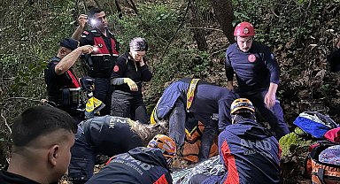 Uçurumdan düşen kazazedeyi ekipler kurtardı
