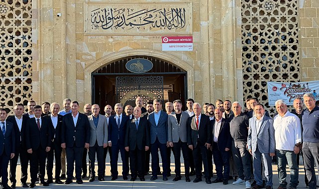 Antalya'da bayramlaşma töreni; Vali Şahin babasıyla geldi