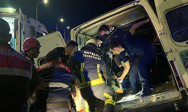 Aracıyla istinat duvarına çarpan sürücü öldü