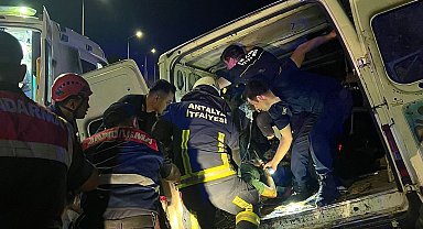 Aracıyla istinat duvarına çarpan sürücü öldü