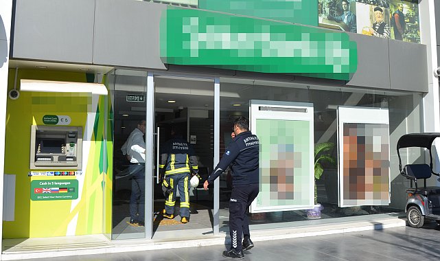 Bankanın sistem odasındaki duman korkuttu