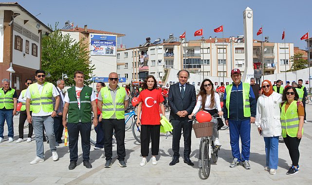 Bisikletle şehir turu yaptılar