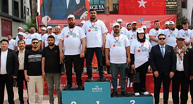 En fazla acı biberi yemek için yarıştılar