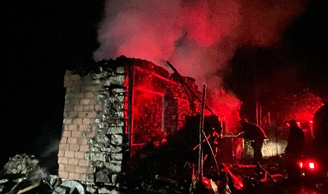 Evindeki yangında yaralanıp hastanelik oldu