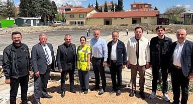 Gençlik merkezini incelediler