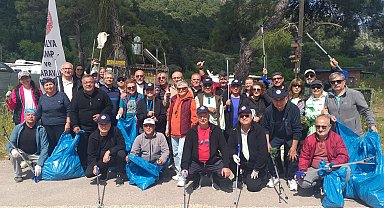 Karavan tutkunlarından Olimpos'ta çevre temizliği