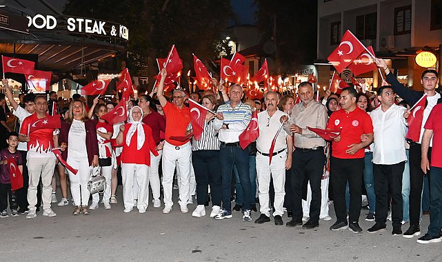 Kemer'de fener alayı ve Dedublüman konseri