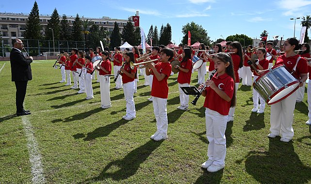 Kemer'de Gençlik ve Spor Bayramı kutlandı