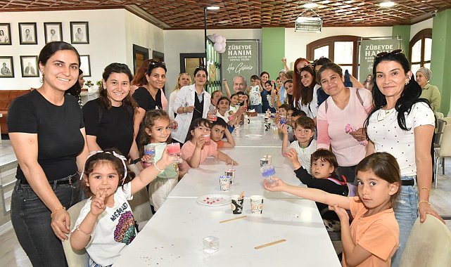 Kepez'de anne ve çocuklar renkli mum atölyesinde buluştu