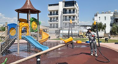 Kepez'de park ve oyun alanlarında hijyen seferberliği