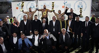 Kumluca'daki Yağlı Pehlivan Güreşleri'nde başpehlivan Orhan Okulu