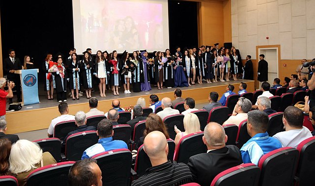 Manavgat Sosyal ve Beşeri Bilimler Fakültesi öğrencileri mezun oldu
