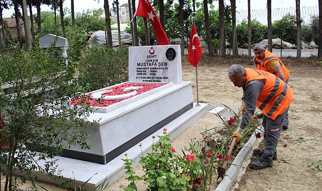 Mezarlıklarda bayram hazırlığı