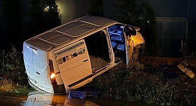 Minibüs, sulama kanalına çarptı: 1 yaralı