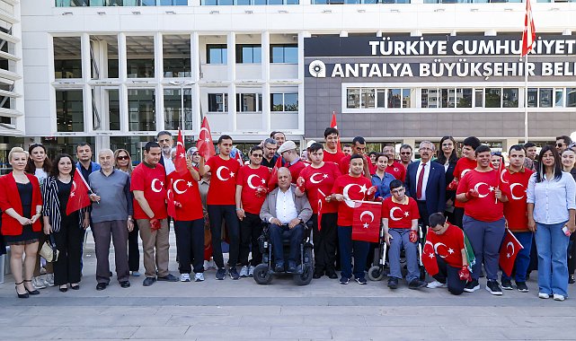 Özel bireyler 1 günlüğüne asker oldu