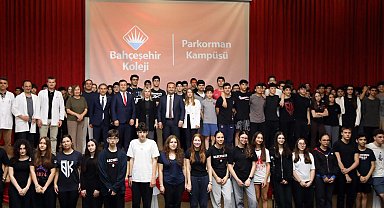 Rektör Özkan'dan lise öğrencileriyle ufuk açıcı sohbet