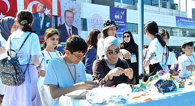 Robot yarışmasında sanat stantları