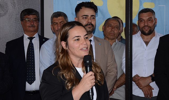 Serik'te İYİ Parti'ye katılanlara rozet