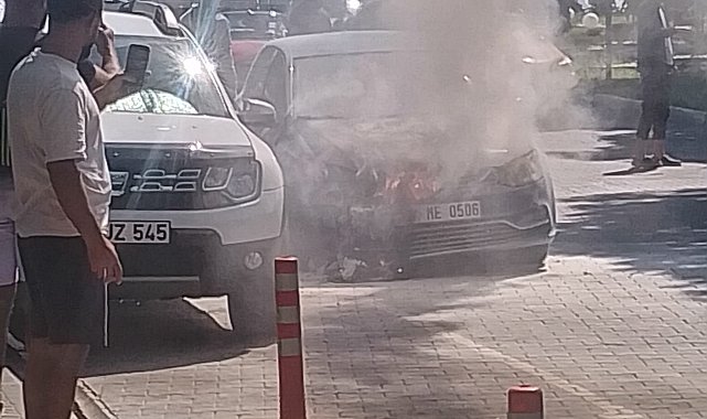 Seyir halindeki otomobil yandı