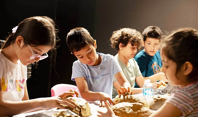 Tiyatro festivalinde renkli sanat atölyeleri