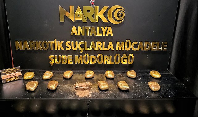Aile görüntüsü vererek uyuşturucu taşıyan 3 şüpheli tutuklandı