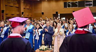 Akdeniz Üniversitesi Tıp Fakültesi'nde mezuniyet heyecanı
