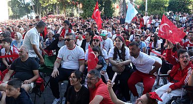 Antalya'daki sporseverler milli takımın yenilgisine üzüldü