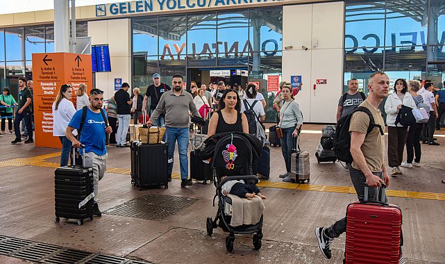 Antalya'ya 5 ayda hava yoluyla 3,5 milyon turist geldi