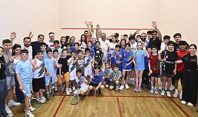 Başkan Uysal, squash sporcularıyla turnuvada bir araya geldi