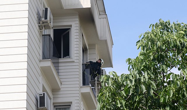 Dairedeki yangını itfaiye büyümeden söndürdü