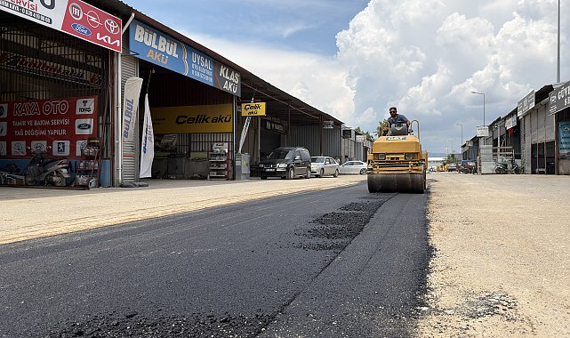 Döşemealtı'nda kanalizasyon ve asfalt çalışmaları eş zamanlı sürüyor