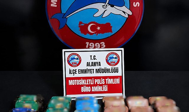 Durdurulan motosikletten 4 kilo uyuşturucu çıktı