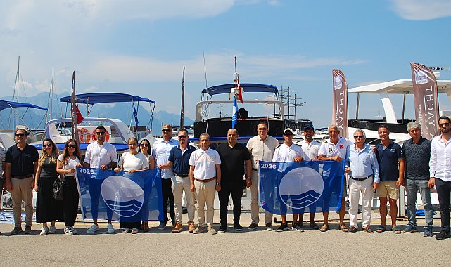 Kemer'de marina ve 5 tekneye mavi bayrak teslim edildi