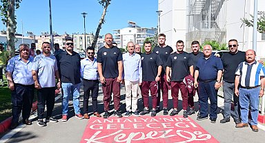 Kepez'in pehlivanları dualarla Tarihi Kırkpınar'a uğurlandı