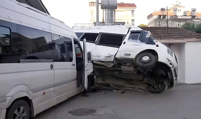 Minibüsler çarpıştı, 5 tarım işçisi yaralandı