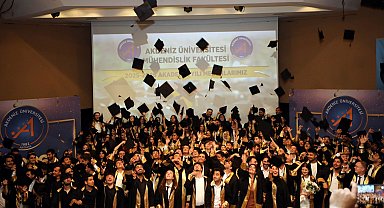 Mühendislik Fakültesi öğrencileri mezun oldu