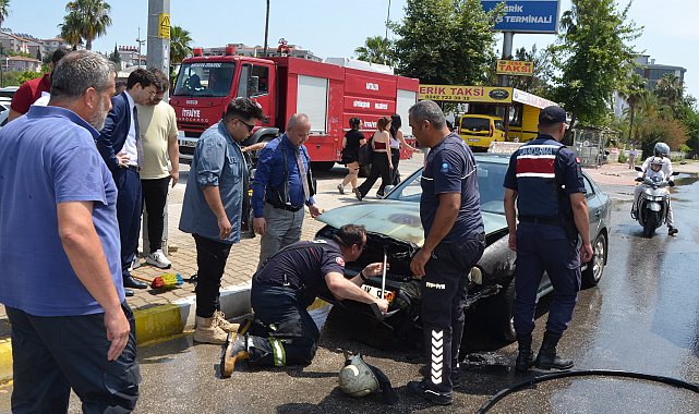 Otomobildeki yangın sulama aracıyla söndürüldü