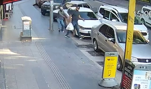 Pastaneden çıkarken silahlı saldırıya uğradı; olay kamerada