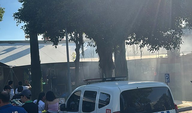 Restoran çatısındaki yangın büyümeden söndürüldü