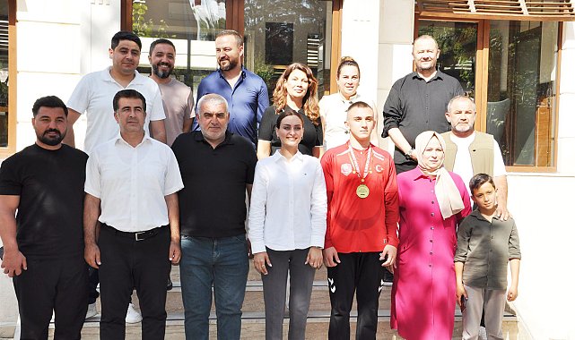 Şampiyon Emirhan Yüksel, gururlandırdı