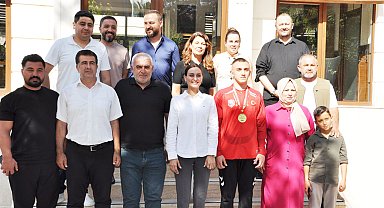 Şampiyon Emirhan Yüksel, gururlandırdı