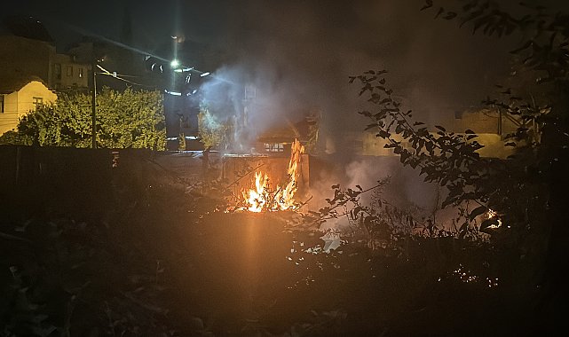 Seramik dükkanındaki yangını itfaiye söndürdü