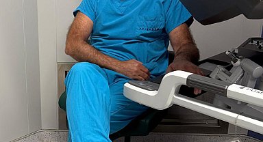 Türk doktor, dünyanın gözü önünde canlı ameliyat yapacak