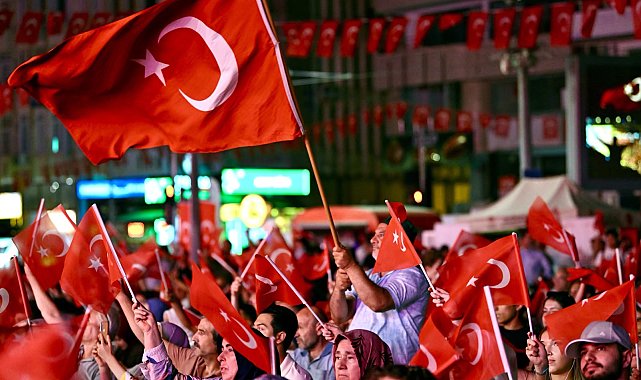 15 Temmuz şehitleri Cumhuriyet Meydanı'nda anıldı