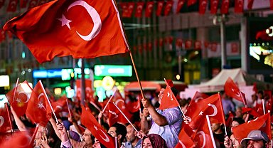 15 Temmuz şehitleri Cumhuriyet Meydanı'nda anıldı