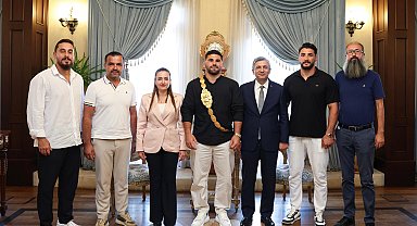 Başpehlivan Taş'tan Vali Şahin'e ziyaret